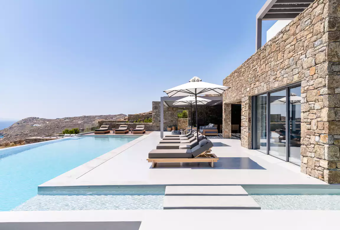 Discover Paradise: Luxury Villas in Greece with Le Collectionist